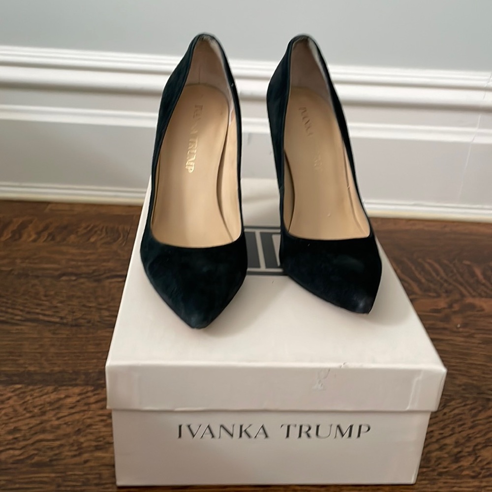 Ivanka Trump Carra Black Suede Pump Size 5
